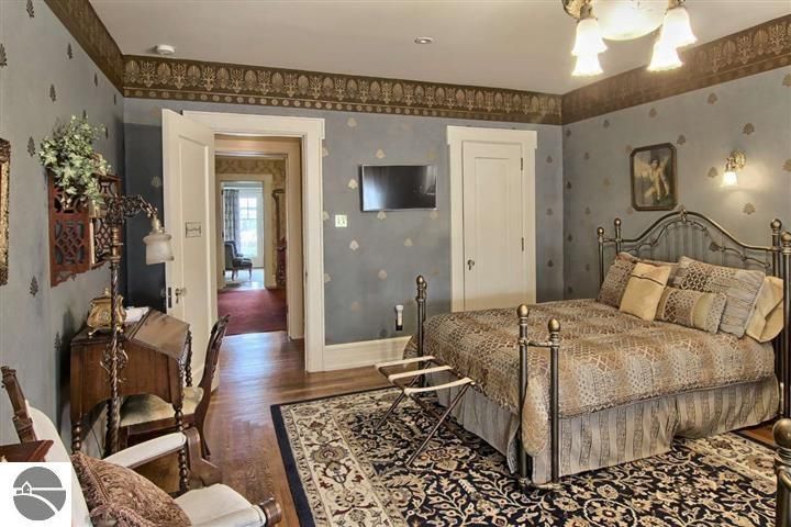 230 Wellington Street, Traverse City, MI 49686